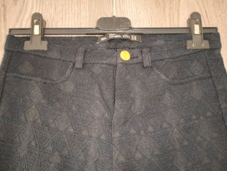 Pantalón pitillo Zara negro con botones