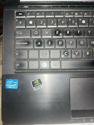 Portátil ASUS i7 6GB RAM 256GB SSD GEFORCE