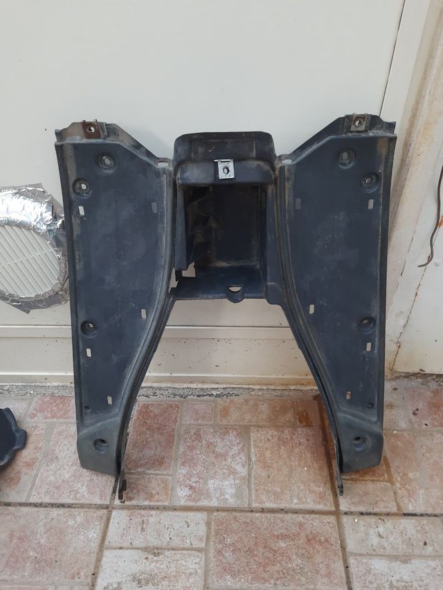 Carena Pedana Pavimento Poggiapiedi Aprilia SR 50