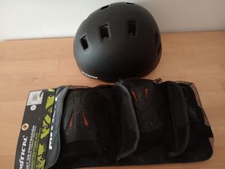 Patines en línea, casco y protecciones