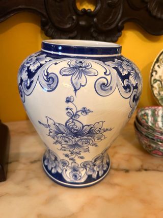 Jarrón de Porcelana Azul y Blanco