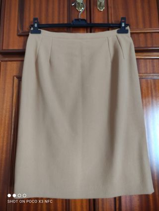 Traje Chaqueta y Falda Guiomar Talla 44 Beige. 