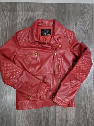 Chaqueta Piel Roja Talla S Zara.