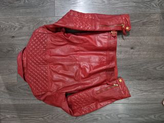 Chaqueta Piel Roja Talla S Zara.