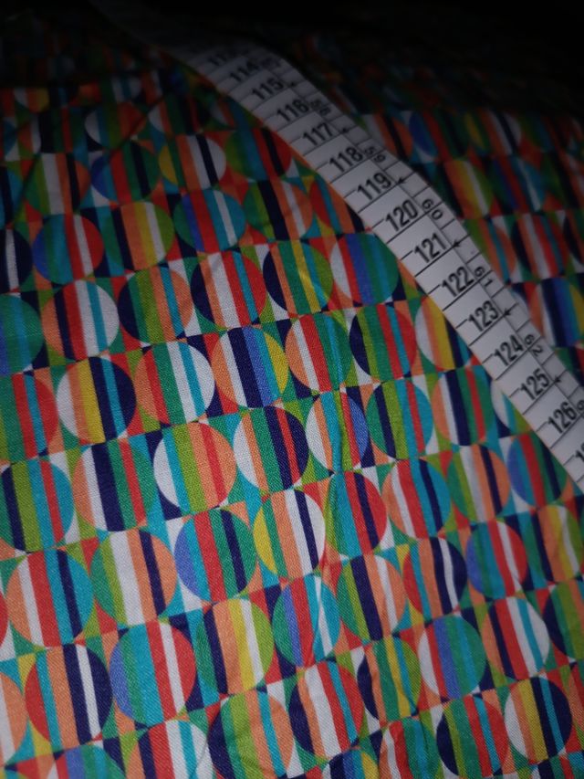 Tela algodón estampada círculos multicolores 210x1