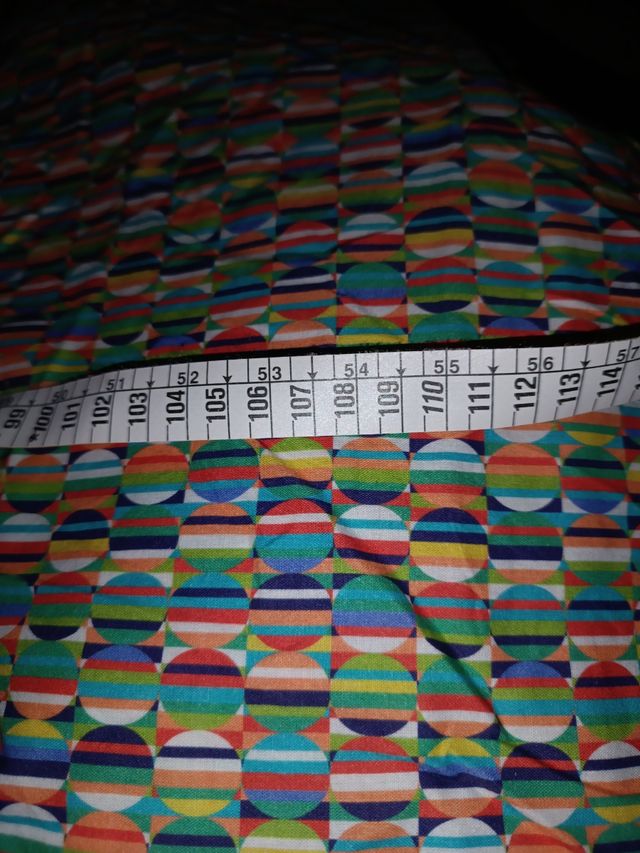 Tela algodón estampada círculos multicolores 210x1