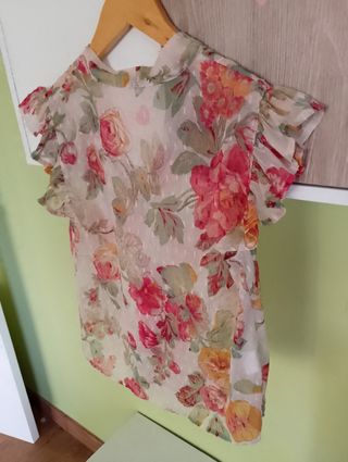 Blusa floral Mango Talla XS
