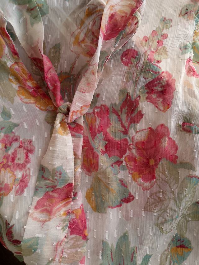 Blusa floral Mango Talla XS