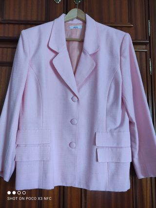 Traje chaqueta y falda rosa talla 44