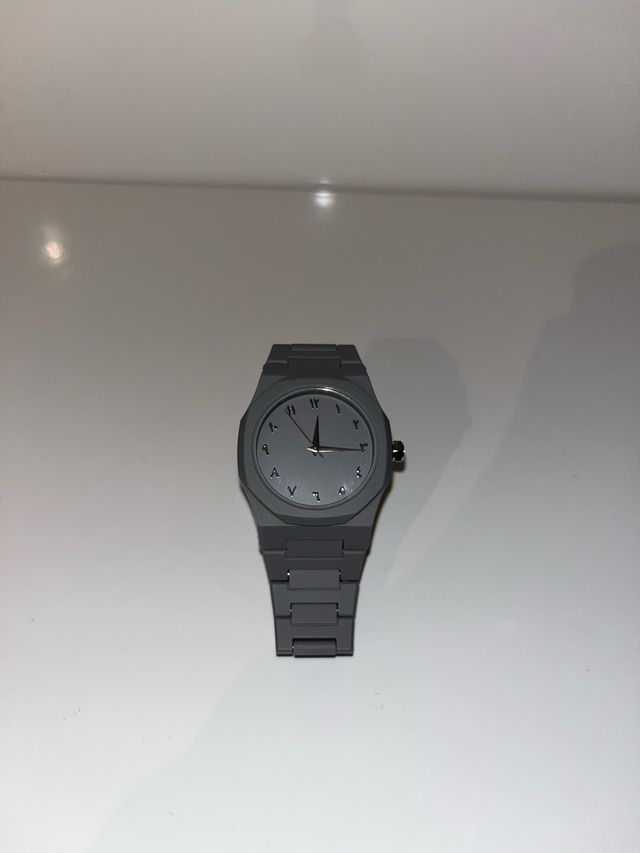 Reloj gris mate con números árabes • Unisex • Nuev