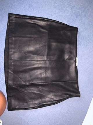 Falda polipiel negra