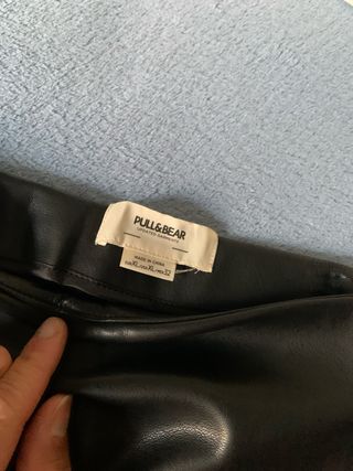 Falda polipiel negra