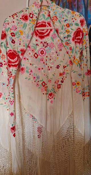 Manton de Manila bordado a mano multicolor flecos