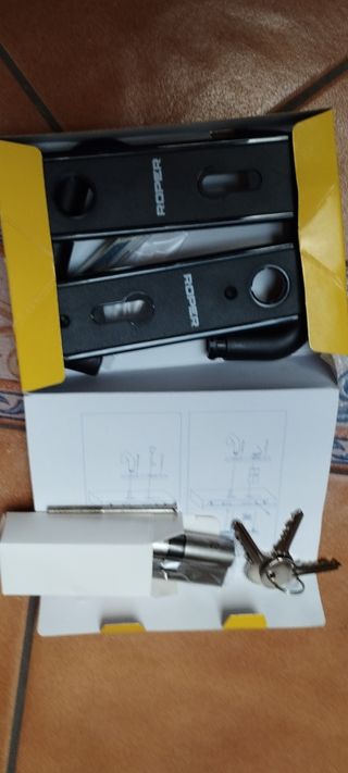 Maneta y cerradura trastero