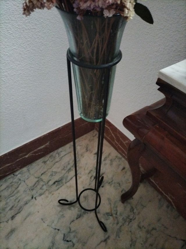 2/ jarrones y revistero