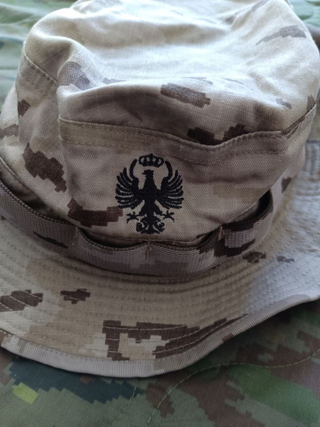 Gorra militar camuflaje desierto águila
