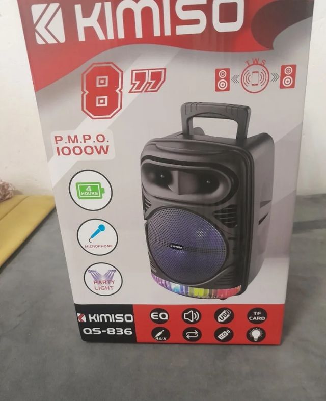 Altavoz Kimiso QS-836 con Luces y Micrófono