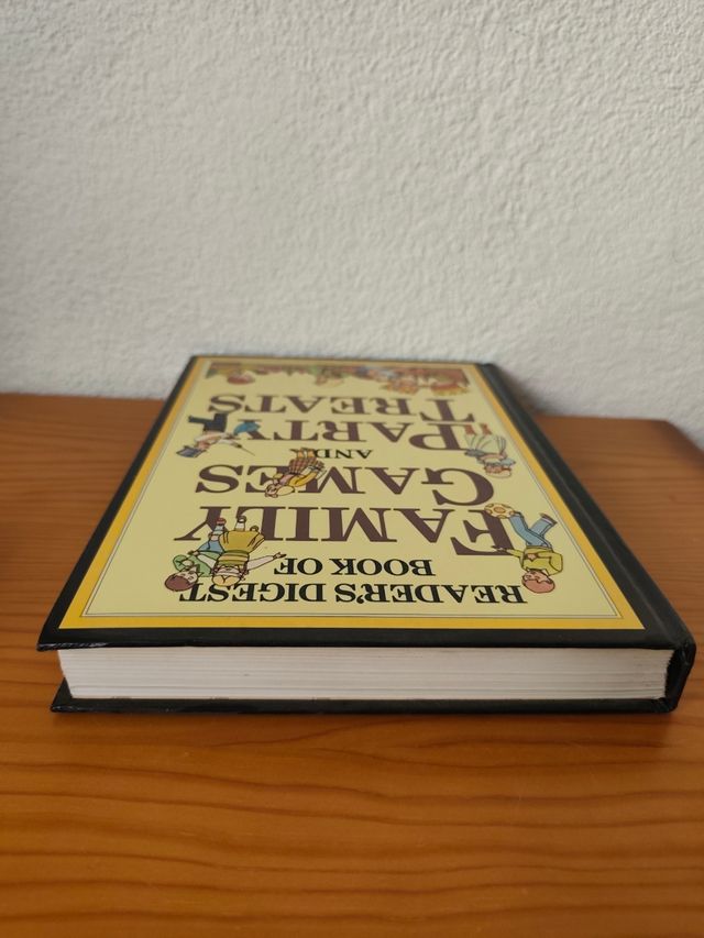 Readers Digest book of family games and party t...