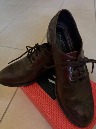 Zapatos de cordones marrones. no hago envíos