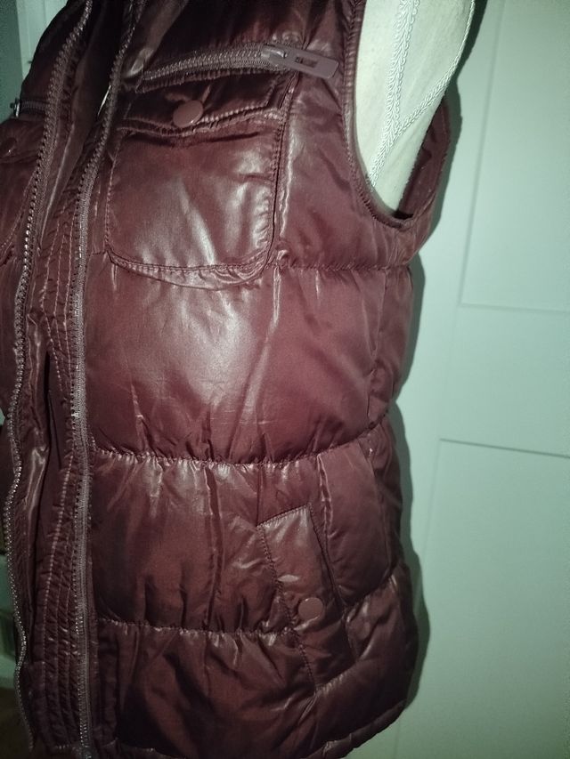 Chaleco acolchado Burdeos con capucha