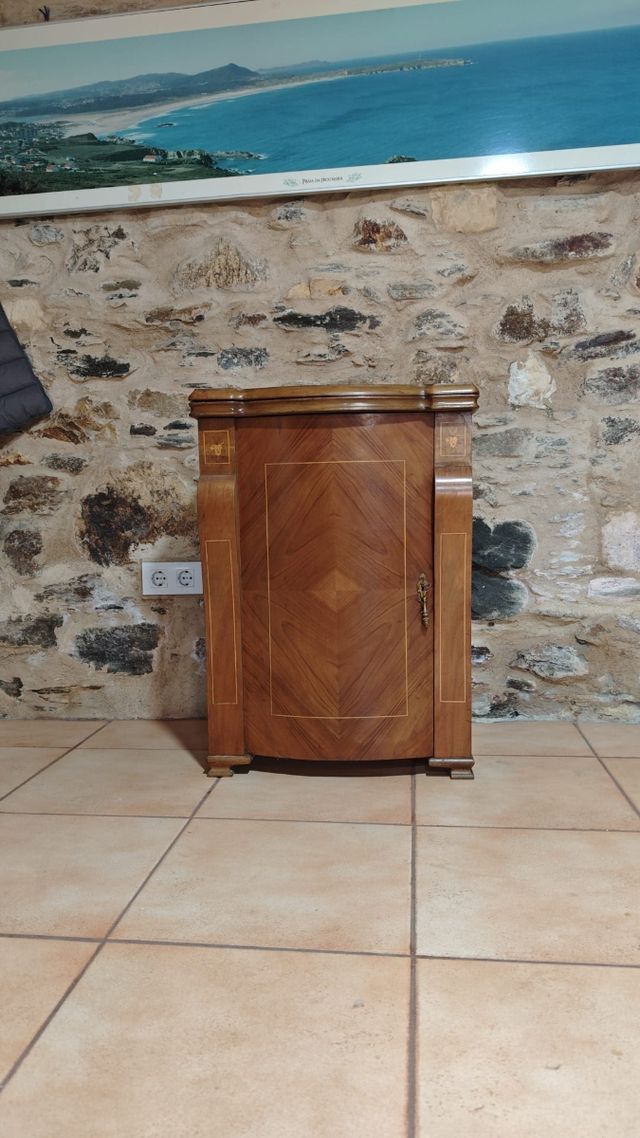Maquina de coser antigua con Mueble de madera