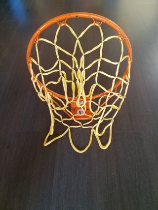 Canasta de baloncesto naranja