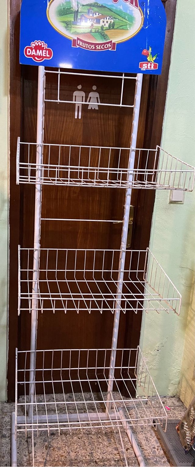 Expositor metálico com 3 cestos