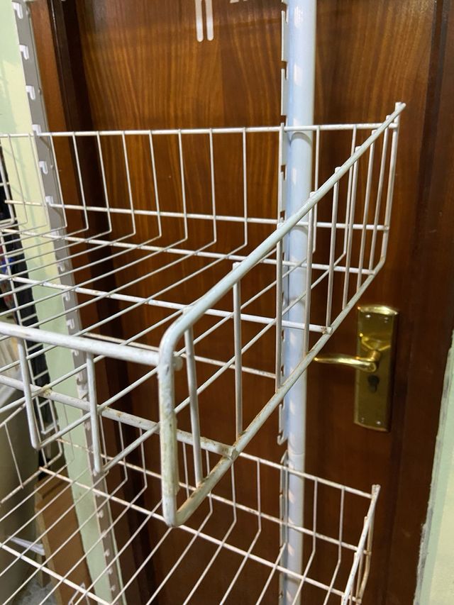 Expositor metálico com 3 cestos