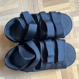 Par Zapatos Ortopédicos Negros