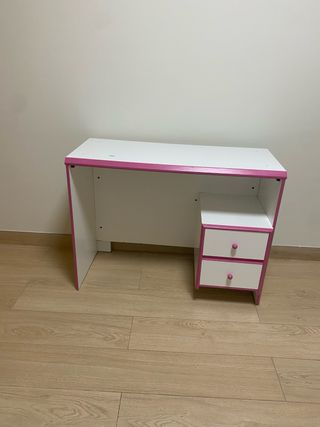 Escritorio infantil blanco y rosa