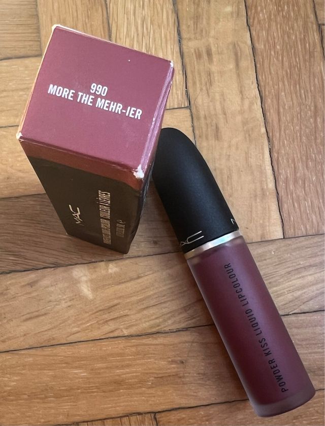 MAC Powder Kiss Liquid MORE THE MEHR-IER 990