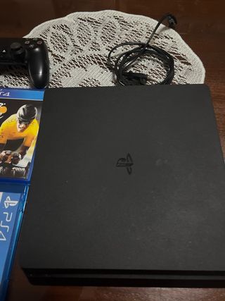 PS4 Slim 500GB + 4 Juegos