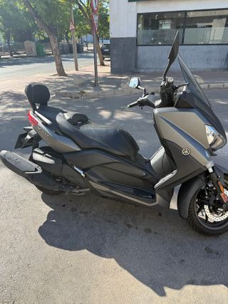 Moto Yamaha Gris xmax 400