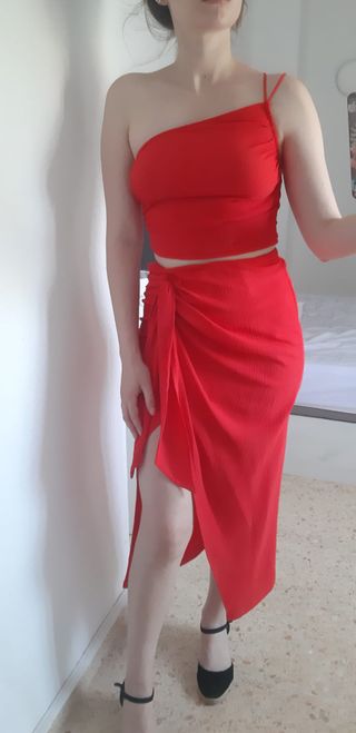 Conjunto 2 piezas. Nuevo sin estrenar. Color rojo.