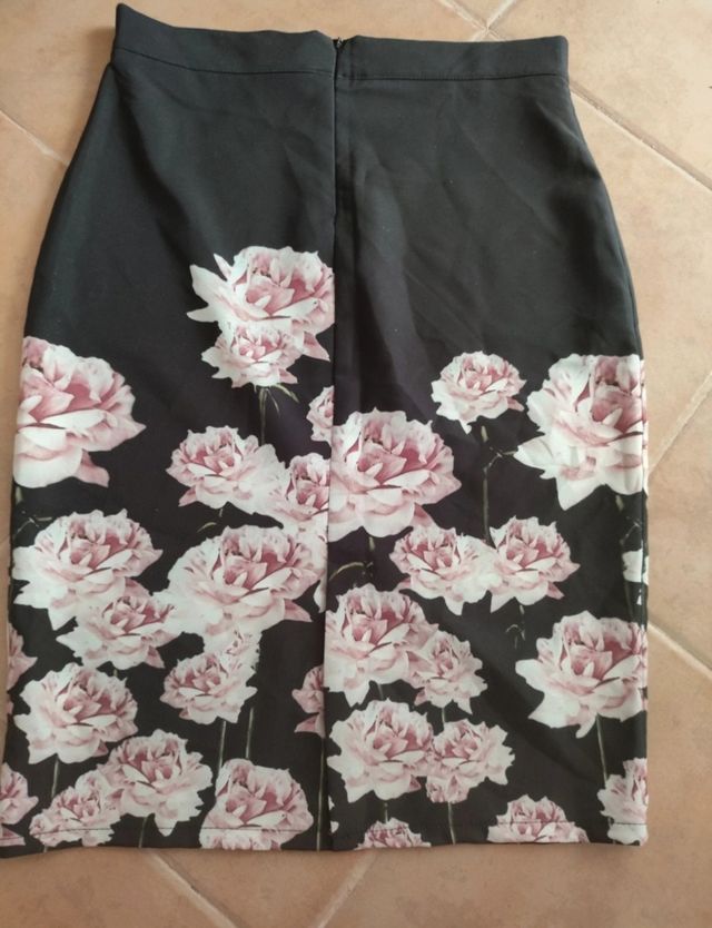 Falda tubo con estampado floral
