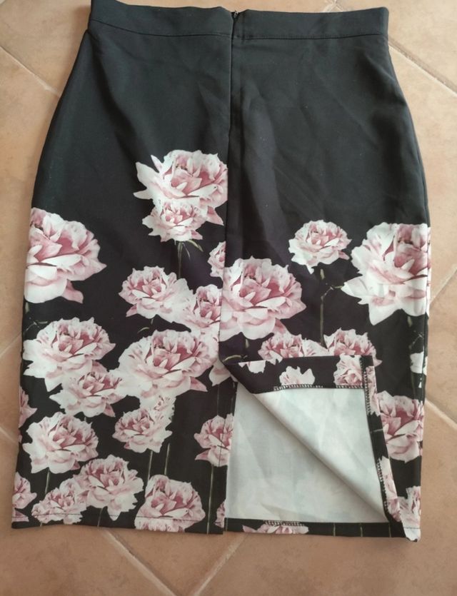 Falda tubo con estampado floral