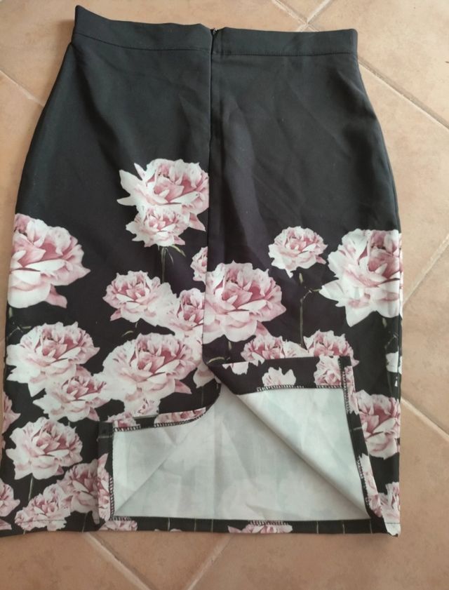 Falda tubo con estampado floral