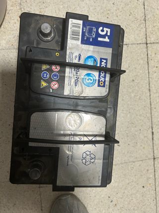 Batería Coche 70Ah 12V NC descargada sin batería 