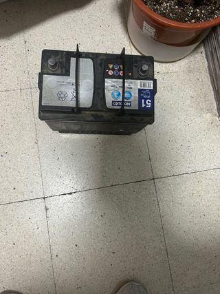 Batería Coche 70Ah 12V NC descargada sin batería 