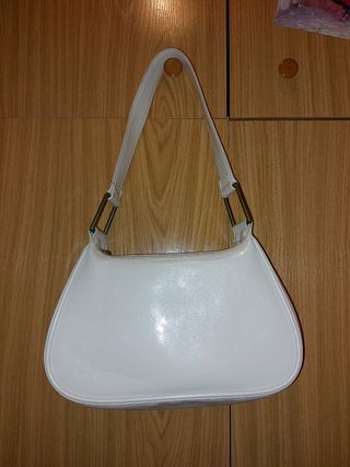 Bolso blanco moderno con cremallera dorada