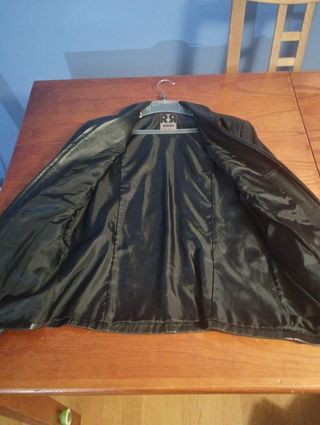 Cazadora de piel negra mujer