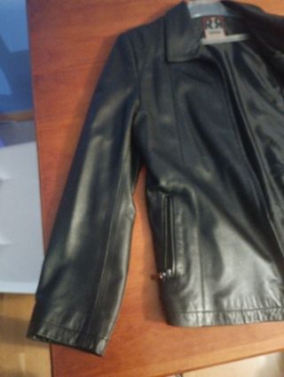 Cazadora de piel negra mujer