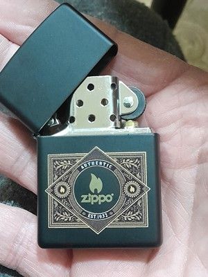 Zippo Raro Cloused Clásic Negro Mate