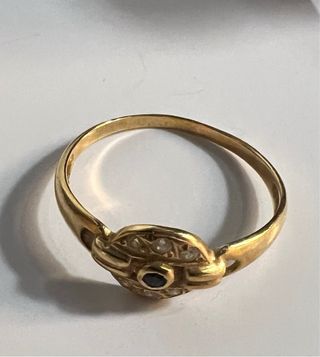 Anillo de Oro con Circonitas y Zafiro