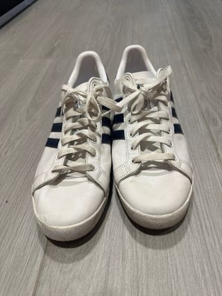 Zapatillas Adidas Blancas Talla 46. casi sin uso.