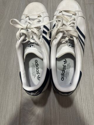 Zapatillas Adidas Blancas Talla 46. casi sin uso.