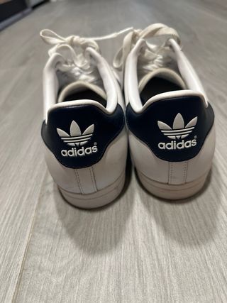 Zapatillas Adidas Blancas Talla 46. casi sin uso.
