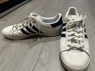 Zapatillas Adidas Blancas Talla 46. casi sin uso.