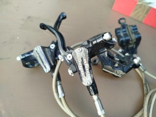 Frenos Hope V4 y jaula garbaruk
