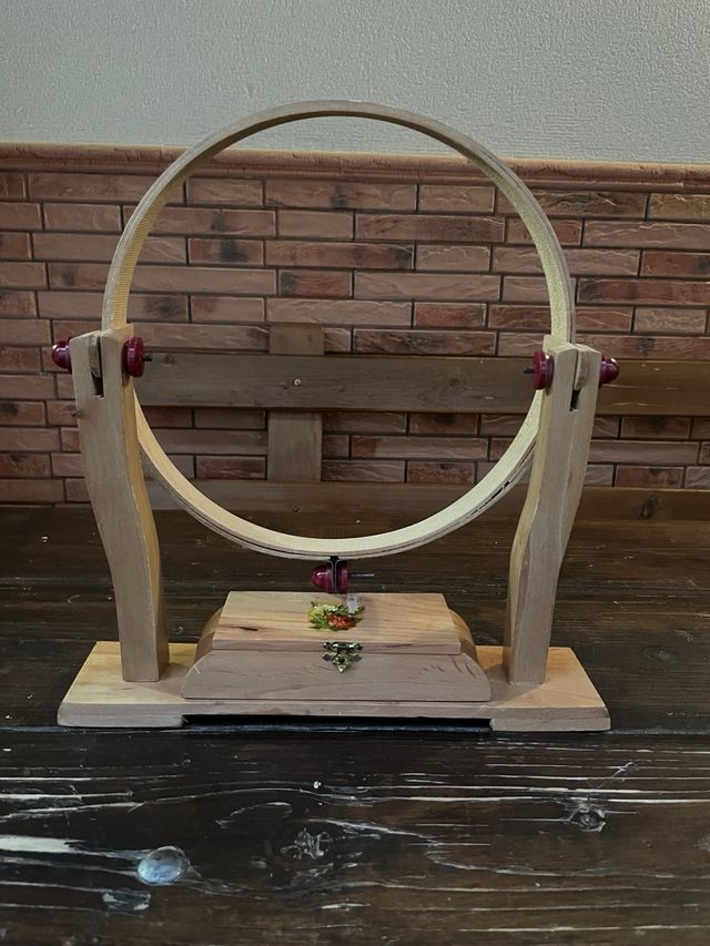 Bastidor de Bordar con Pie de Madera